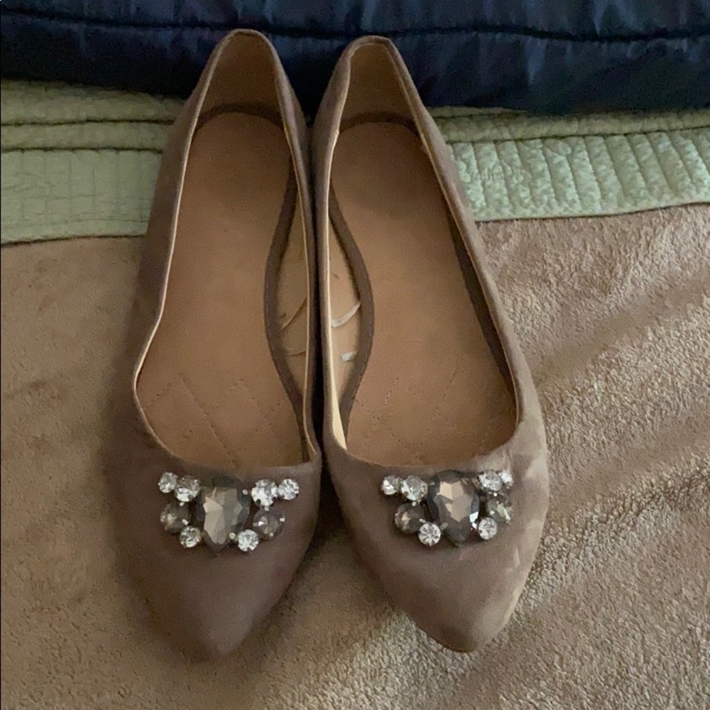 Flat suede jeweled shoes